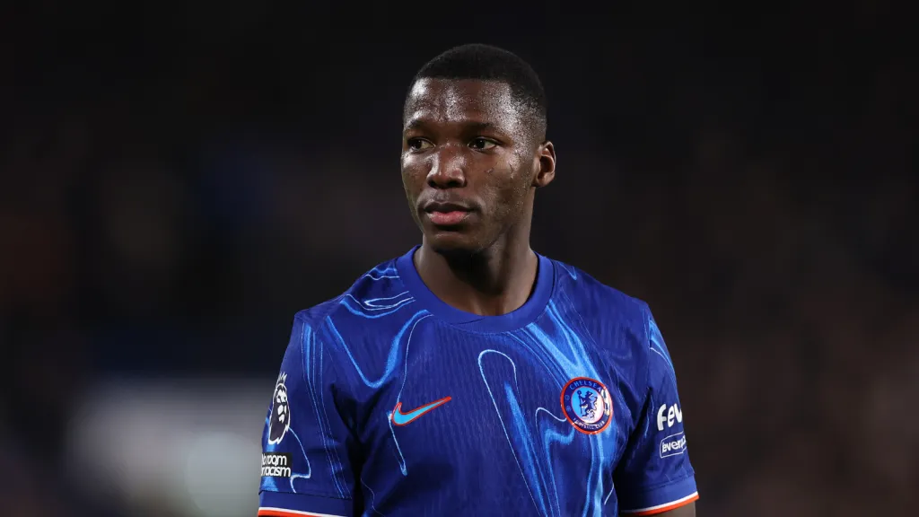 Moisés Caicedo durante partida pelo Chelsea (Photo by Ryan Pierse/Getty Images)