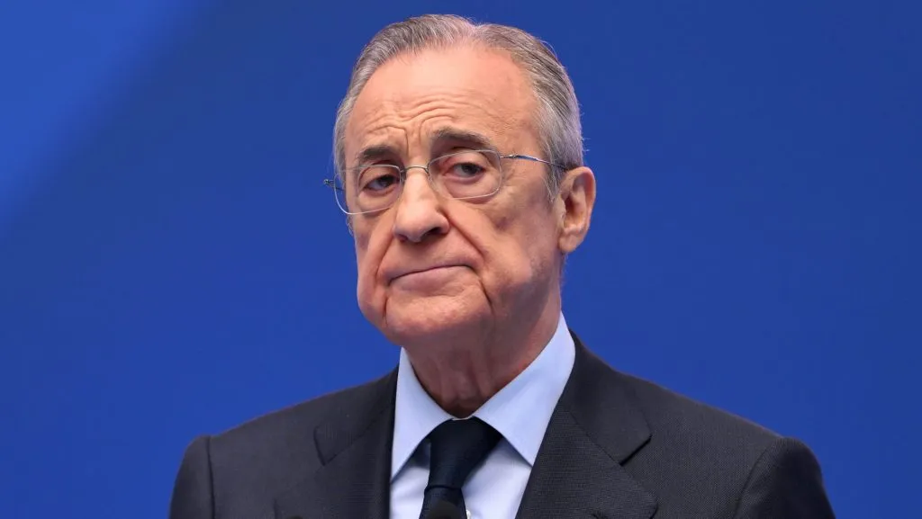 Florentino Pérez, presidente do Real Madrid, de terno preto e camisa branca. (Photo by David Ramos/Getty Images)