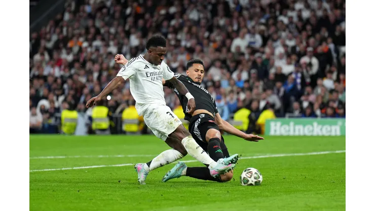Com o Campeonato Espanhol em disputa acirrada e uma final da Copa do Rei contra o Barcelona no horizonte, o atacante demonstra otimismo e espírito de superação, refletindo o DNA competitivo do clube merengue. (Foto de Angel Martinez/Getty Images)