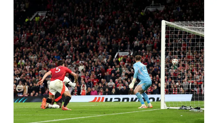A vitória, embalada por gols heróicos de Mainoo e Maguire, levou o Manchester United às semifinais da Liga Europa e reacendeu o espírito vencedor em Old Trafford. (Foto de Carl Recine/Getty Images)