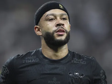 Memphis Depay defende Donelli e culpa defesa pelos gols sofridos