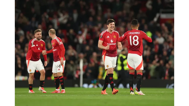 A reação emocionante de um torcedor mirim viralizou, e o gol decisivo de Harry Maguire selou uma das partidas mais memoráveis da história do clube. (Foto de Carl Recine/Getty Images)
