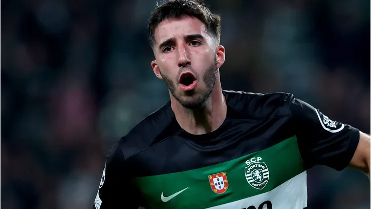 O Mundo Deportivo informa que o Barcelona acompanha de perto Gonçalo Inácio, zagueiro esquerdo do Sporting. (Foto de Carlos Rodrigues/Getty Images)