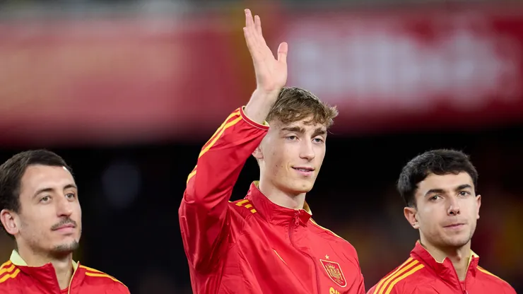 Dean Huijsen antes de duelo pela Seleção Espanhola