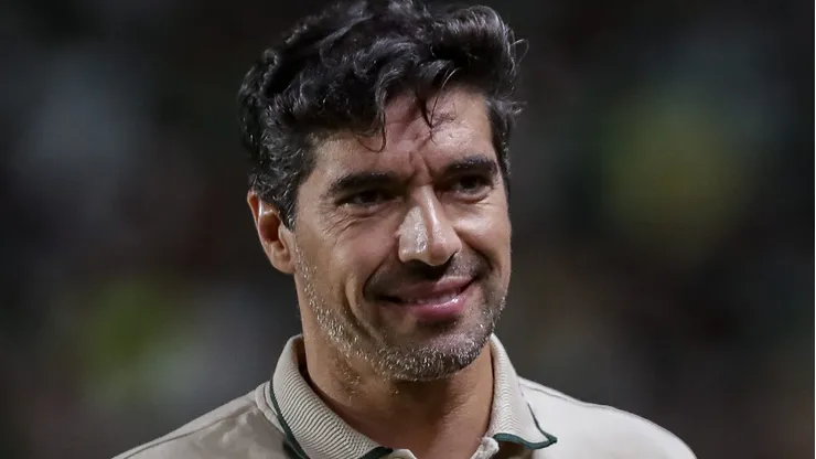 Palmeiras surpreende e pode assinar com o lateral-esquerdo Juninho Capixaba, ex-Corinthians.