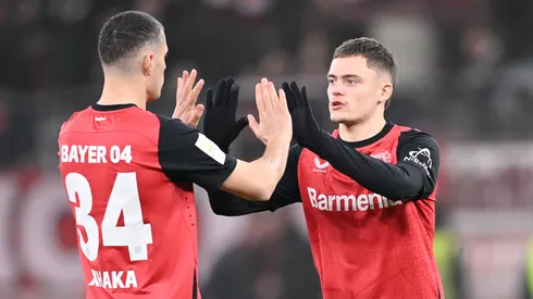 Granit Xhaka e Wirtz durante jogo do Bayer Leverkusen