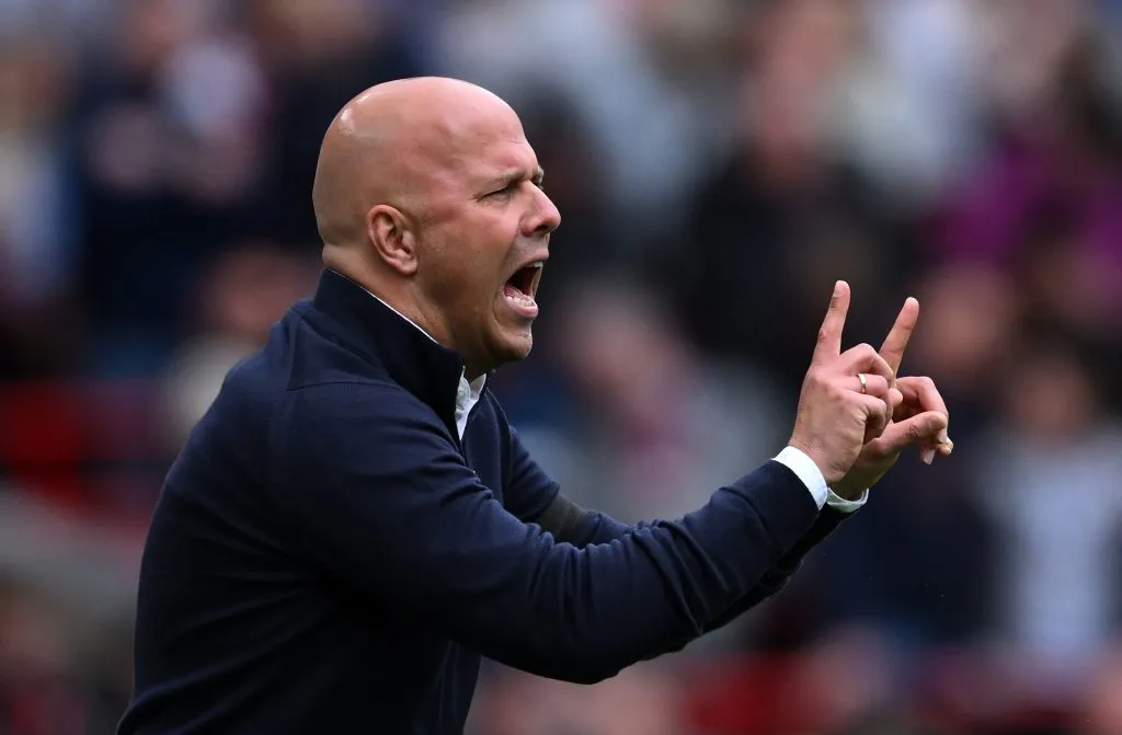 Arteta de casaco preto