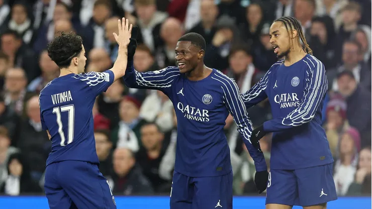 Barcelona quer anunciar o atacante Bradley Barcola, destaque do PSG de Luis Enrique. (Photo by Carl Recine/Getty Images)