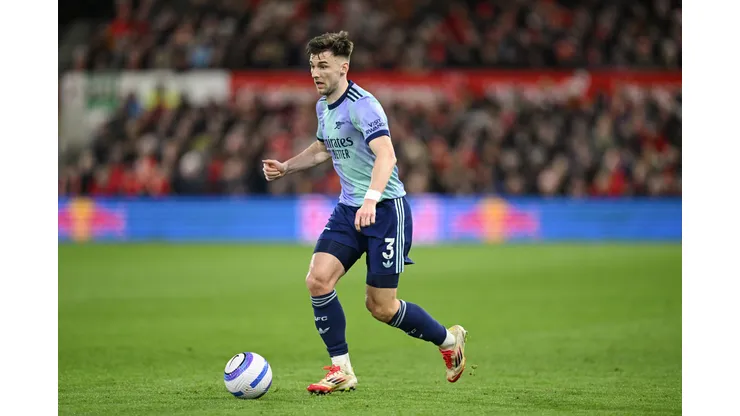 De olho na janela de transferências de verão, o Celtic prepara uma reformulação no elenco, com possíveis retornos, como o de Kieran Tierney, e aposta em talentos emergentes como Jesse Derry. (Foto de Michael Regan/Getty Images)