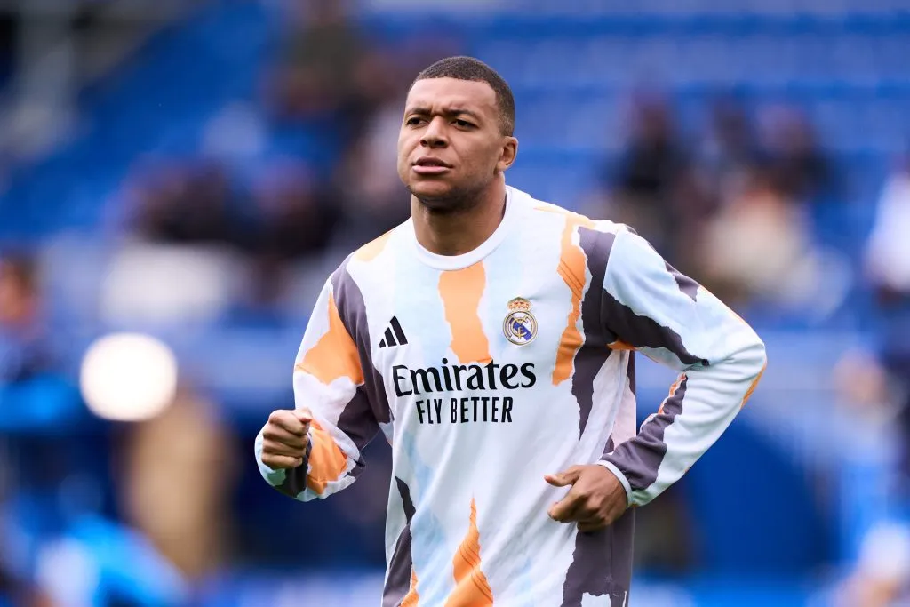 Mbappé corre em treinamento