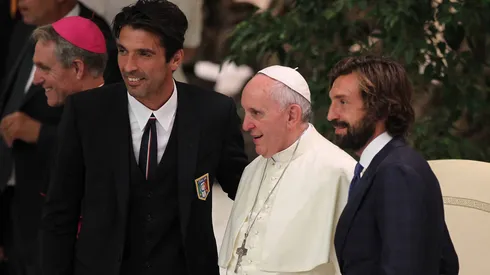 Papa Francisco, Gianluigi Buffon e Pirlo lado a lado