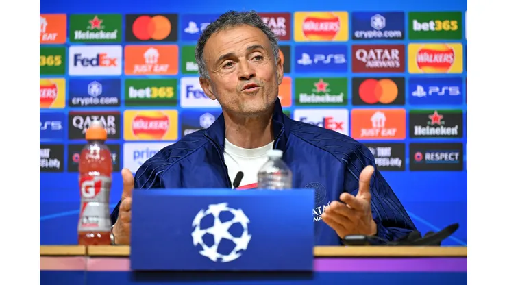 Enquanto elogia o italiano, o técnico do PSG mantém o foco total na Espanha e no desafio europeu que se aproxima. (Photo by Dan Mullan/Getty Images)