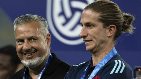 Filipe Luís ao lado de José Boto, no Flamengo