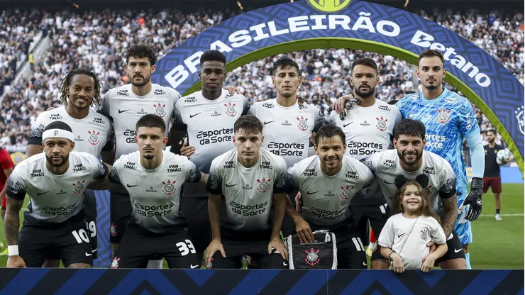 Corinthians pega todos de surpresa e se prepara para vender titular; Saiba quem pode sair. (Photo by Ricardo Moreira/Getty Images)