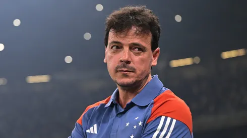 Fernando Diniz deixa o Santos 'de lado' e aceita assumir o comando de outro gigante brasileiro. (Photo by Pedro Vilela/Getty Images)