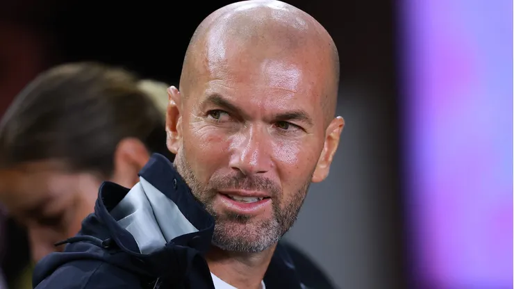 Zidane está disposto a voltar ao Real Madrid para substituir Carlo Ancelotti (Photo by Hector Vivas/Getty Images)