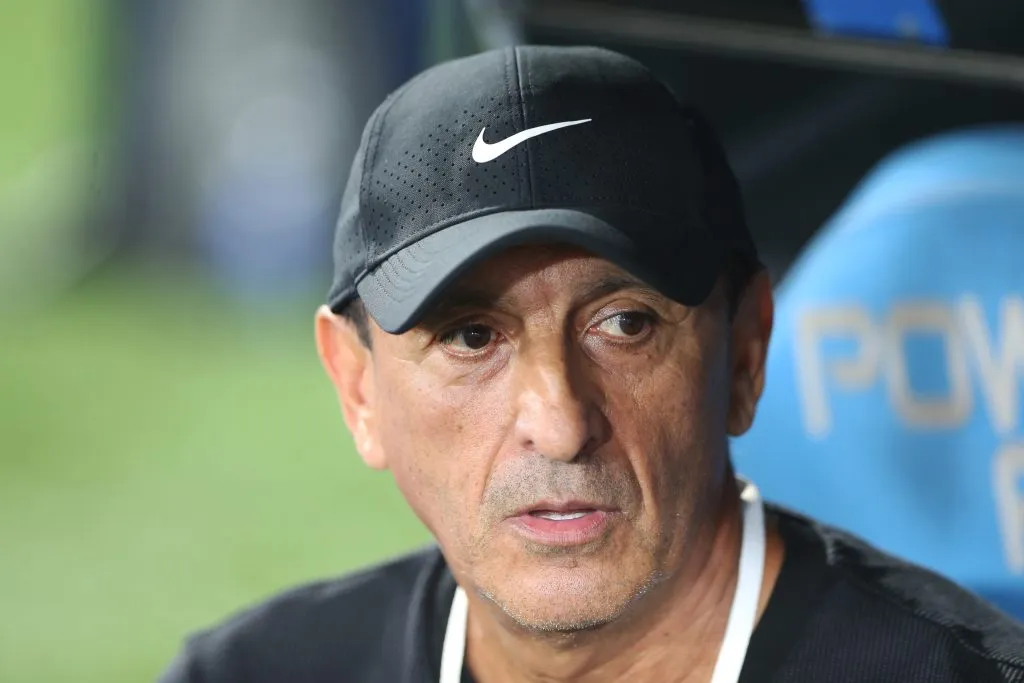 Ramón Díaz deve assumir o Santos (Photo by Daniel Jayo/Getty Images)