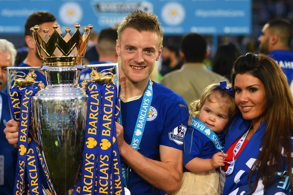 Jamie Vardy, com a camisa azul do Leicester e torcida pede no Corinthians