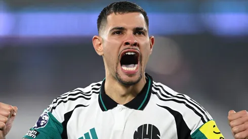 Bruno Guimarães pode deixar o Barcelona de lado para atuar no Manchester United (Photo by Justin Setterfield/Getty Images)