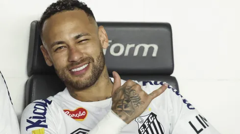 Neymar se recupera de lesão. (Photo by Alexandre Schneider/Getty Images)