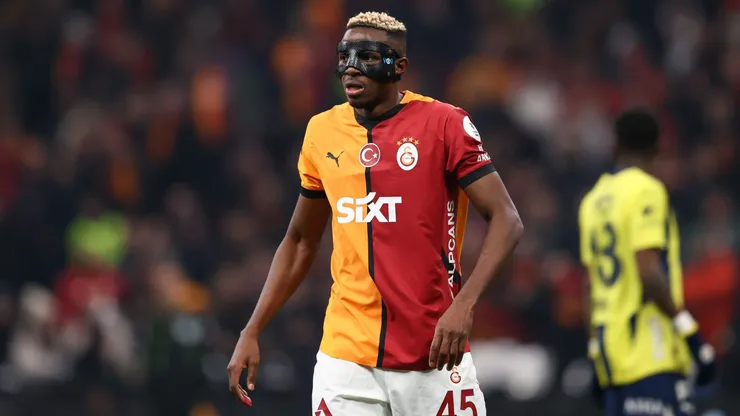 Victor Osimhen se destacou na Champions League e voltou à mira do Chelsea. Foto: Ahmad Mora/Getty Images
