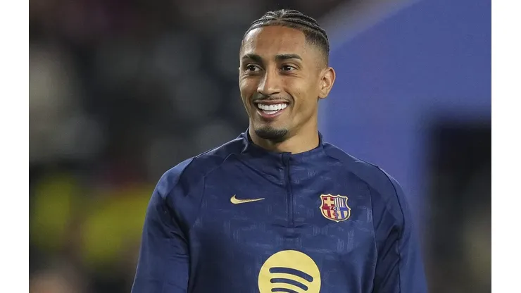 Raphinha chega a acordo com o Barcelona e pode ser vendido por R$ 518 milhões, diz jornal. (Photo by Alex Caparros/Getty Images)