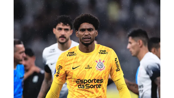 Hugo Souza rebate críticas, defende o grupo e nega influência dos jogadores na saída de Ramón Díaz. Foto Ettore ChiereguiniAGIF