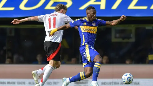 Com raízes sociais profundas e episódios marcantes — da tragédia da Puerta 12 à violência nas ruas —, o Superclásico argentino é considerado por muitos o duelo mais intenso do futebol mundial. (Foto: Marcelo Endelli/Getty Images)