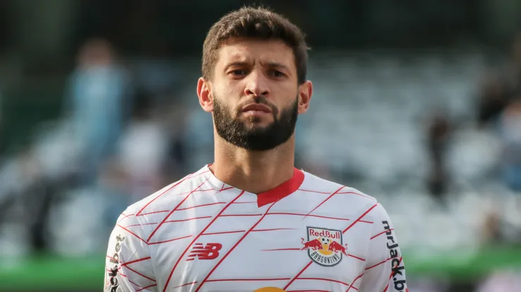 Juninho Capixaba antes de partida pelo RB Bragantino