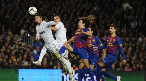 Real Madrid e Barcelona se enfrentam novamente em uma final histórica da Copa Del Rey, celebrando a tradição e a rivalidade que moldaram o futebol espanhol. (Foto de David Ramos/Getty Images)
