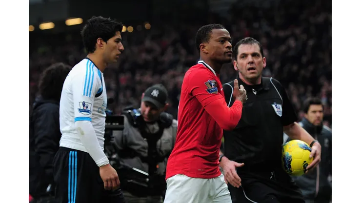 Evra e Luis Suárez em campo (Photo by Shaun Botterill/Getty Images)