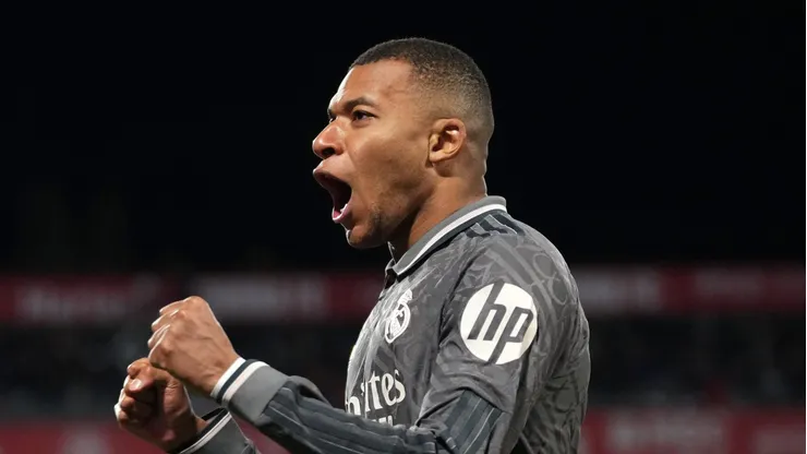 Barcelona x Real Madrid: Mbappé é alvo de críticas por começar no banco.