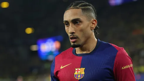 Raphinha em jogo contra o Real Madrid.