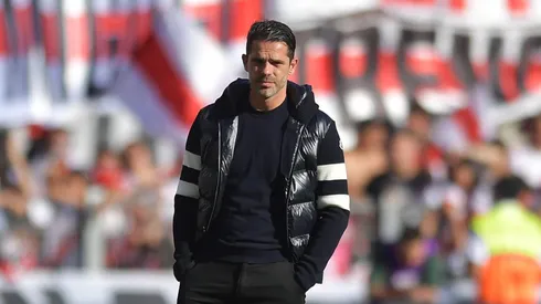 O Superclásico entre River e Boca, mesmo sem impacto imediato na tabela, reacendeu a pressão sobre Fernando Gago após a derrota xeneize no Monumental. (Foto de Marcelo Endelli/Getty Images)