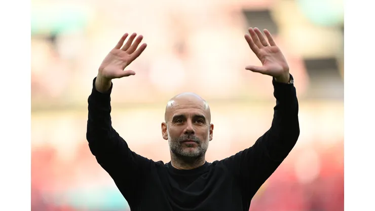Guardiola, técnico do Manchester City em campo (Photo by Shaun Botterill/Getty Images)