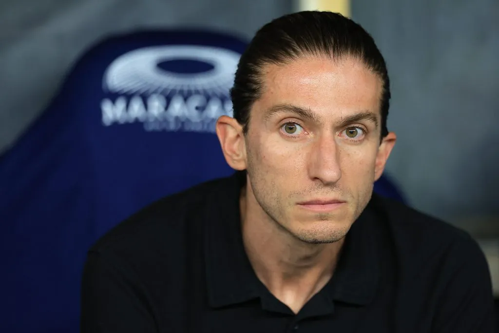 Filipe Luís com olhar concentrado Photo by Buda Mendes/Getty Images)