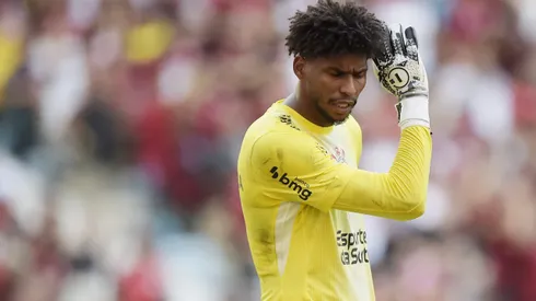 Ex-Flamengo, Hugo Souza falha em goleada e fala sobre superação no Corinthians. Foto Alexandre LoureiroAGIF