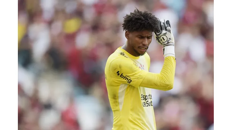 Ex-Flamengo, Hugo Souza falha em goleada e fala sobre superação no Corinthians. Foto Alexandre LoureiroAGIF