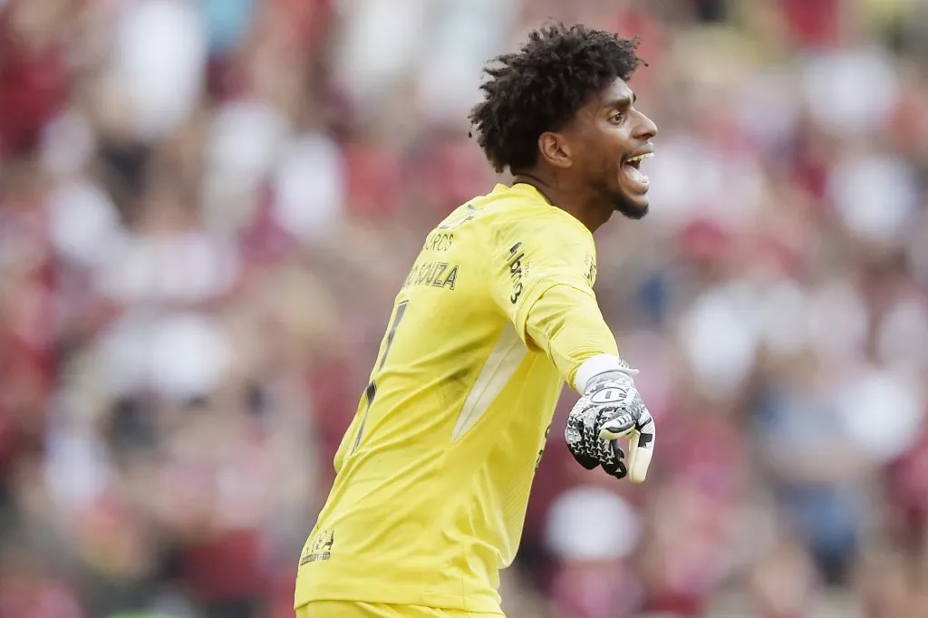 Hugo jogador do Corinthians durante partida contra o Flamengo no estádio Maracanã pelo campeonato Brasileiro A 2025. Foto Alexandre LoureiroAGIF