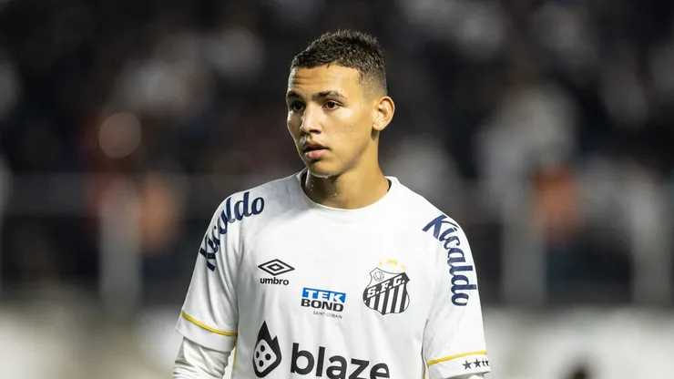 Deivid Washington sofre com a crise no Peixe