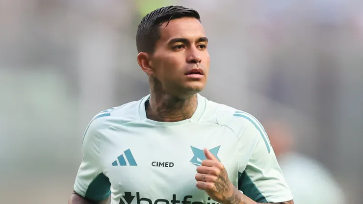 Dudu durante aquecimento para do Cruzeiro