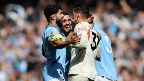 Gvardiol comemora gol ao lado de companheiros (Photo by Matt McNulty/Getty Images)