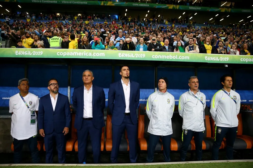 Cleber Xavier (esquerda de Tite) é o novo técnico do Santos – (Photo by Lucas Uebel/Getty Images)