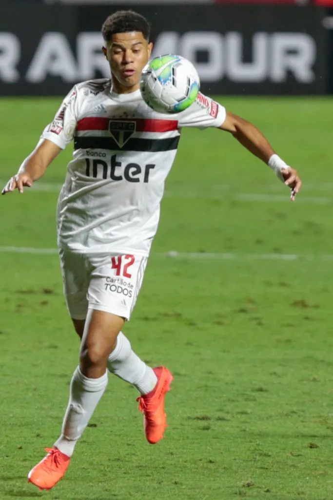 Gabriel Sara jogador do Sao Paulo durante partida contra o Grêmio. Foto: Marcello Zambrana/AGIF