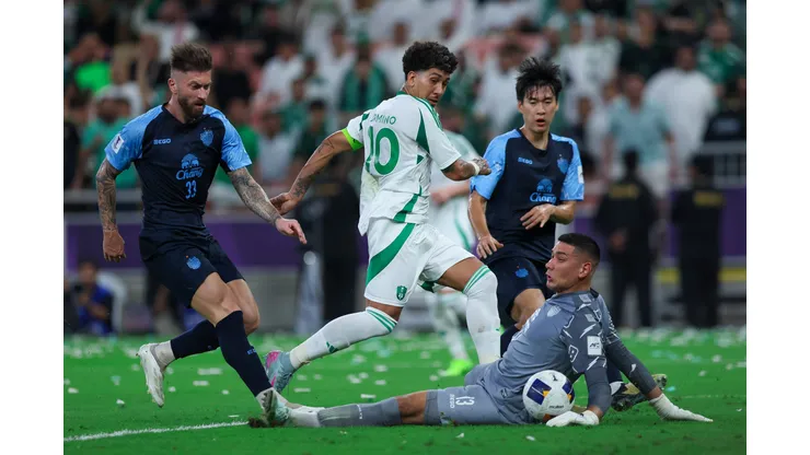 Firmino é decisivo contra o Al-Hilal (Photo by Yasser Bakhsh/Getty Images)