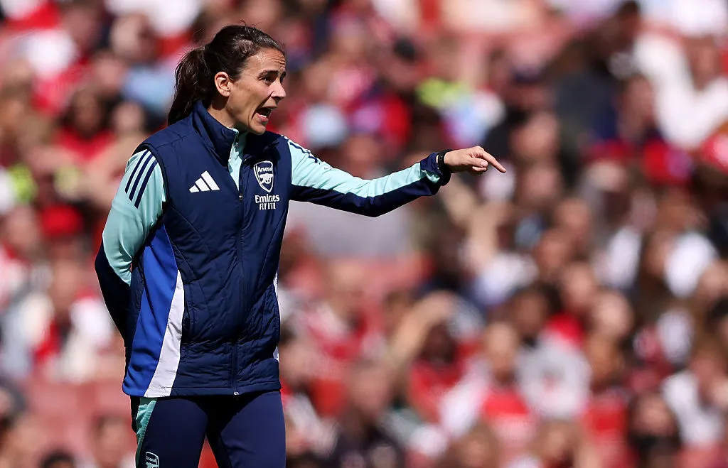 Renee Slegers, treinadora do Arsenal, durante duelo contra o Lyon (Photo by Paul Harding/Getty Images)