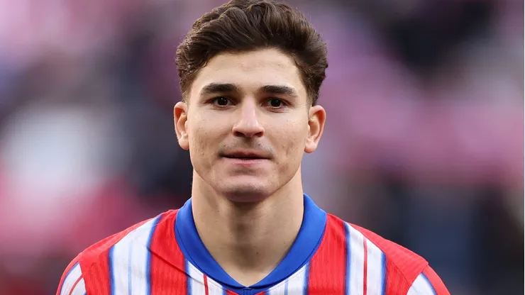 Barcelona deixa Julián Álvarez de lado e decide priorizar a contratação do zagueiro Bastoni (Photo by Flor Tan Jun/Getty Images)