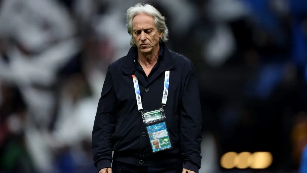 Jorge Jesus em jogo do Al-Hilal. Foto: Yasser Bakhsh/Getty Images