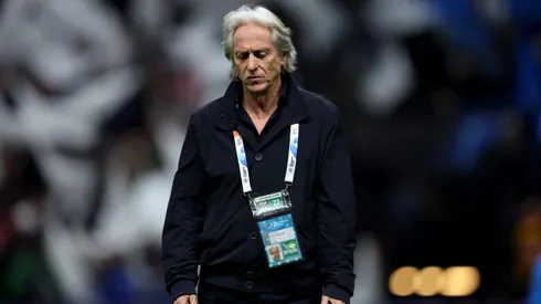Jorge Jesus em jogo do Al-Hilal. Foto: Yasser Bakhsh/Getty Images