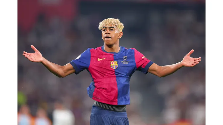 Lamine Yamal, craque do Barcelona (Photo by Fran Santiago/Getty Images)